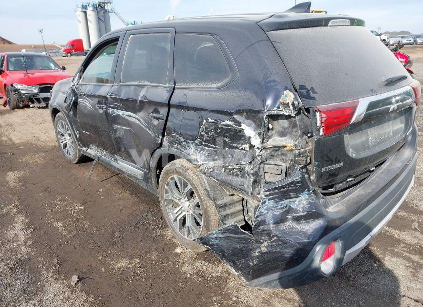 Photo 6 of 2018 Mitsubishi Outlander ES (VIN JA4AD2A39JZ052568)