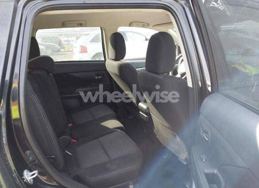 Photo 8 of 2018 Mitsubishi Outlander ES (VIN JA4AD2A39JZ052568)