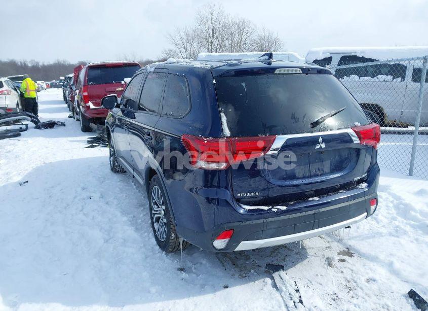 Photo 3 of 2018 Mitsubishi Outlander ES (VIN JA4AD2A39JZ055759)