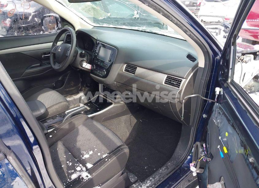 Photo 5 of 2018 Mitsubishi Outlander ES (VIN JA4AD2A39JZ055759)