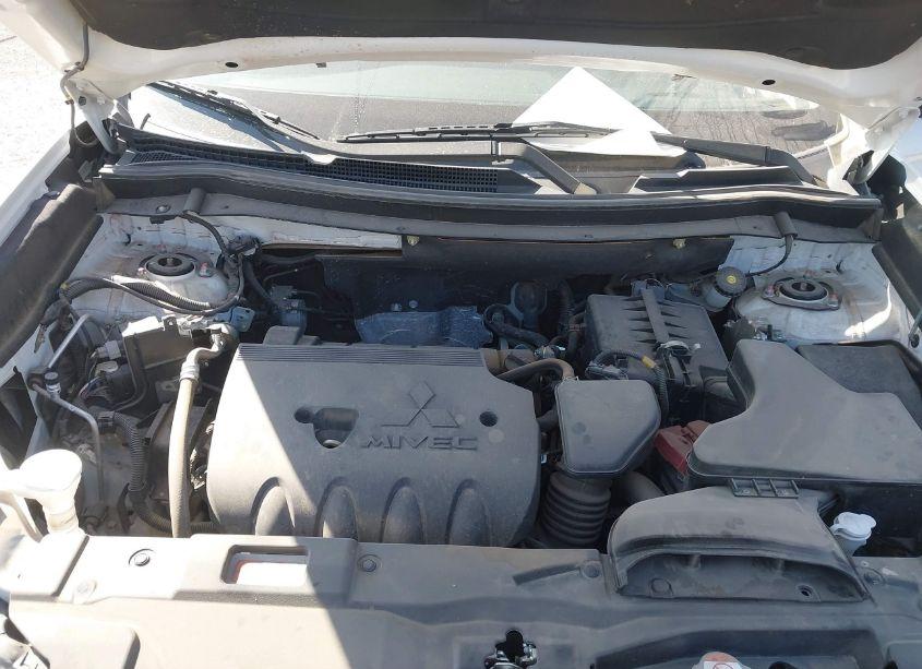 Photo 10 of 2018 Mitsubishi Outlander ES (VIN JA4AD2A39JZ063750)