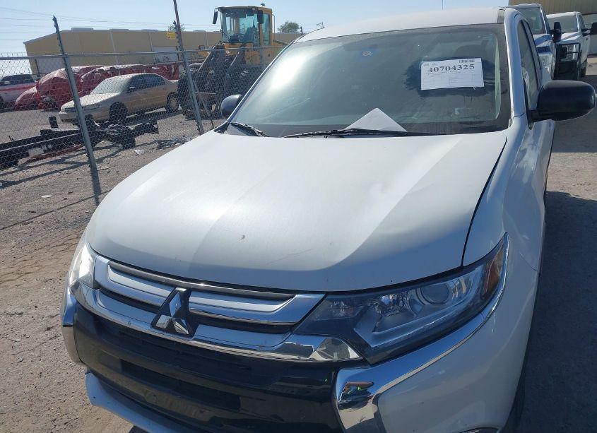 Photo 12 of 2018 Mitsubishi Outlander ES (VIN JA4AD2A39JZ063750)