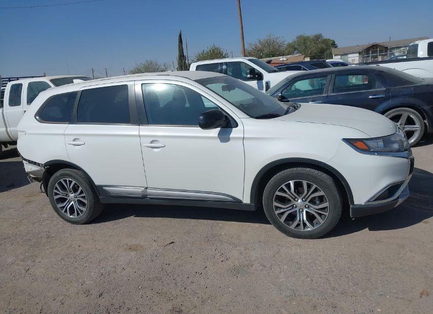 Photo 13 of 2018 Mitsubishi Outlander ES (VIN JA4AD2A39JZ063750)