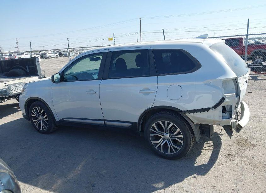 Photo 14 of 2018 Mitsubishi Outlander ES (VIN JA4AD2A39JZ063750)