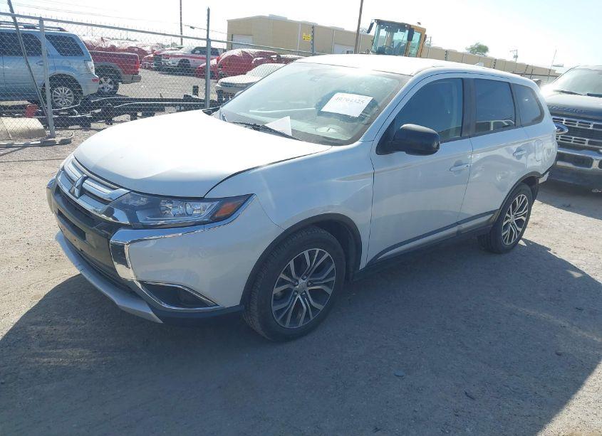 Photo 2 of 2018 Mitsubishi Outlander ES (VIN JA4AD2A39JZ063750)