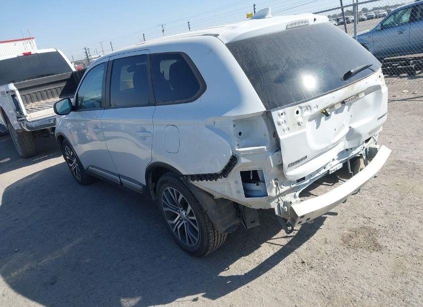 Photo 3 of 2018 Mitsubishi Outlander ES (VIN JA4AD2A39JZ063750)