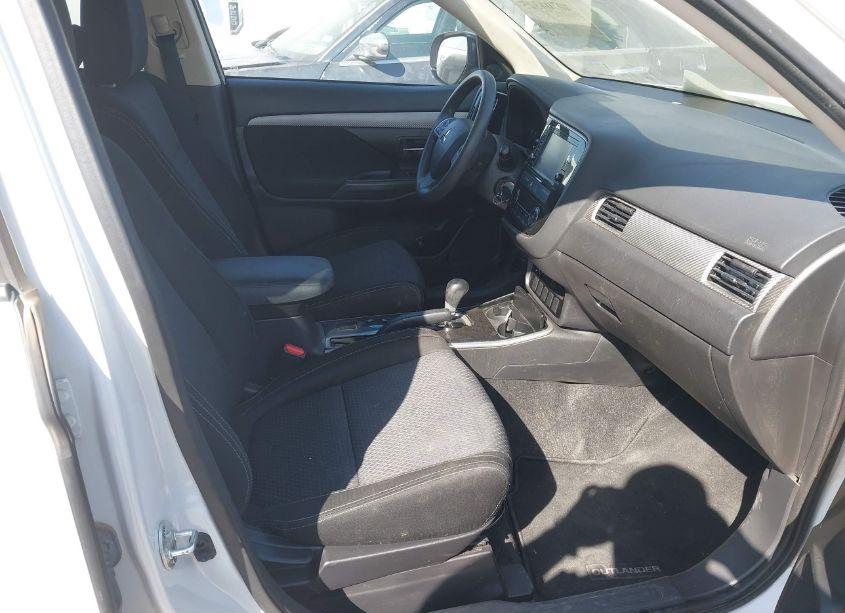 Photo 5 of 2018 Mitsubishi Outlander ES (VIN JA4AD2A39JZ063750)