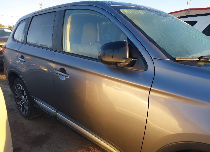 Photo 13 of 2018 Mitsubishi Outlander ES (VIN JA4AD2A3XJJ002597)