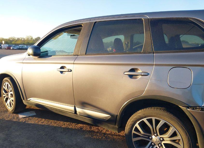 Photo 14 of 2018 Mitsubishi Outlander ES (VIN JA4AD2A3XJJ002597)