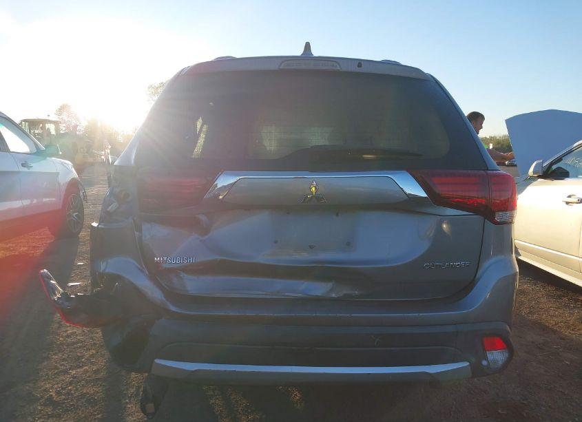 Photo 16 of 2018 Mitsubishi Outlander ES (VIN JA4AD2A3XJJ002597)