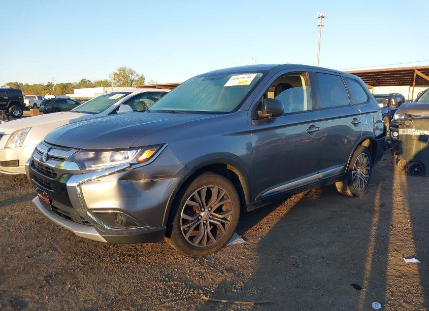 Photo 2 of 2018 Mitsubishi Outlander ES (VIN JA4AD2A3XJJ002597)