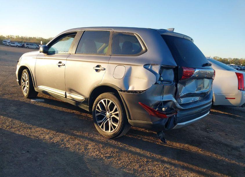 Photo 3 of 2018 Mitsubishi Outlander ES (VIN JA4AD2A3XJJ002597)