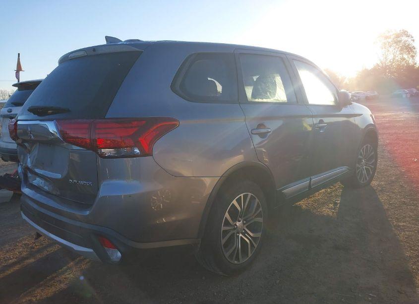 Photo 4 of 2018 Mitsubishi Outlander ES (VIN JA4AD2A3XJJ002597)