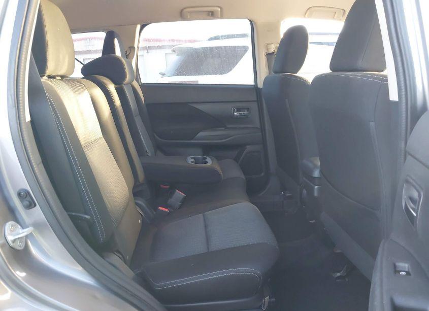 Photo 8 of 2018 Mitsubishi Outlander ES (VIN JA4AD2A3XJJ002597)