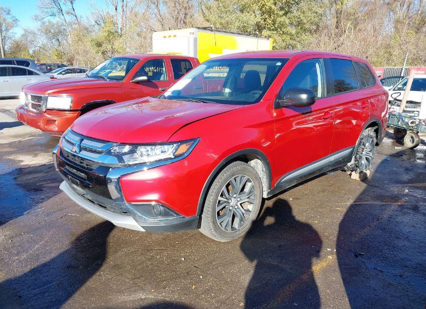 Photo 2 of 2018 Mitsubishi Outlander ES (VIN JA4AD2A3XJZ054992)
