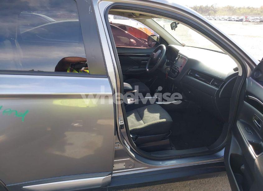 Photo 5 of 2019 Mitsubishi Outlander ES (VIN JA4AD2A3XKZ014462)