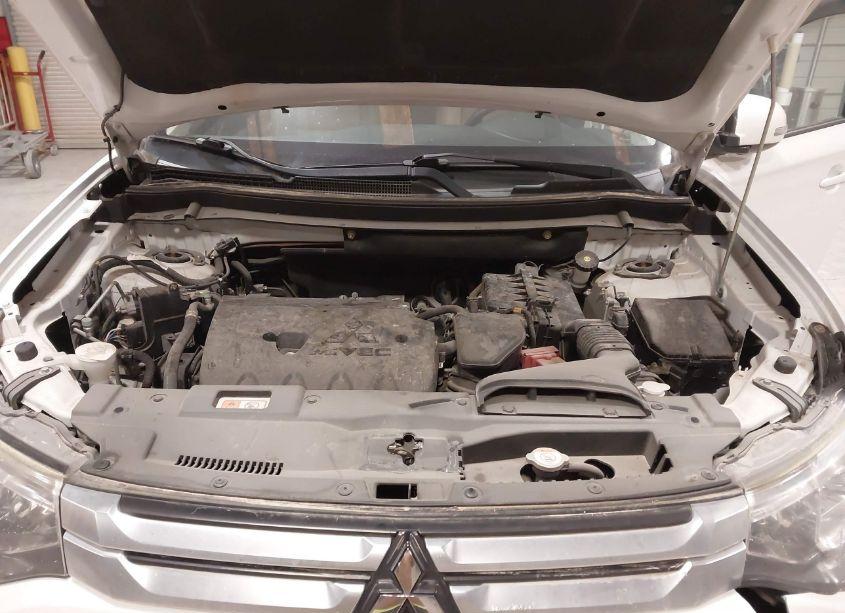 Photo 10 of 2015 Mitsubishi Outlander SE (VIN JA4AD3A30FZ013333)