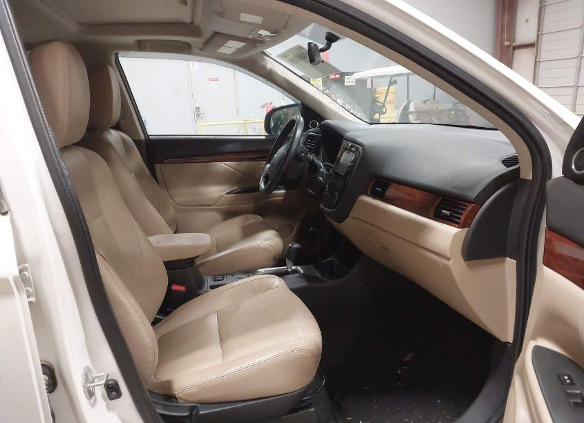 Photo 5 of 2015 Mitsubishi Outlander SE (VIN JA4AD3A30FZ013333)