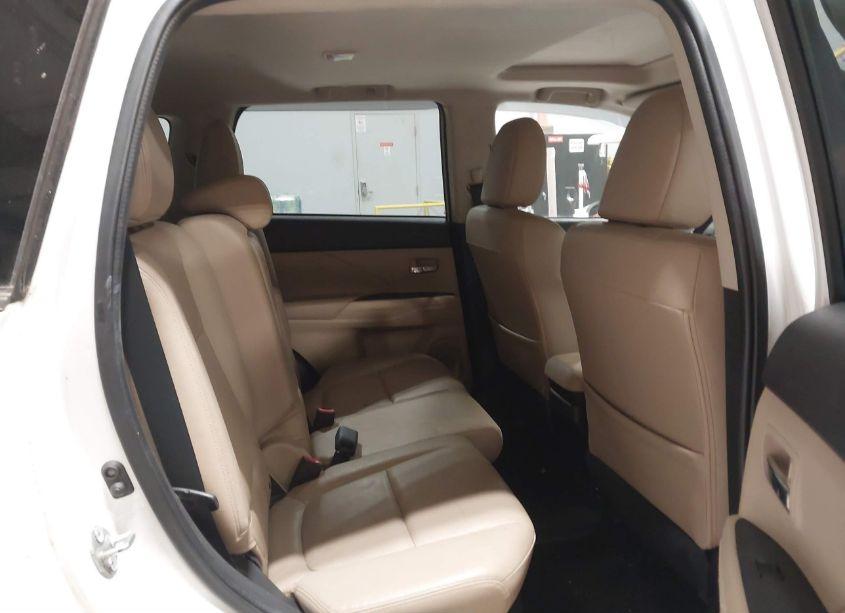 Photo 8 of 2015 Mitsubishi Outlander SE (VIN JA4AD3A30FZ013333)