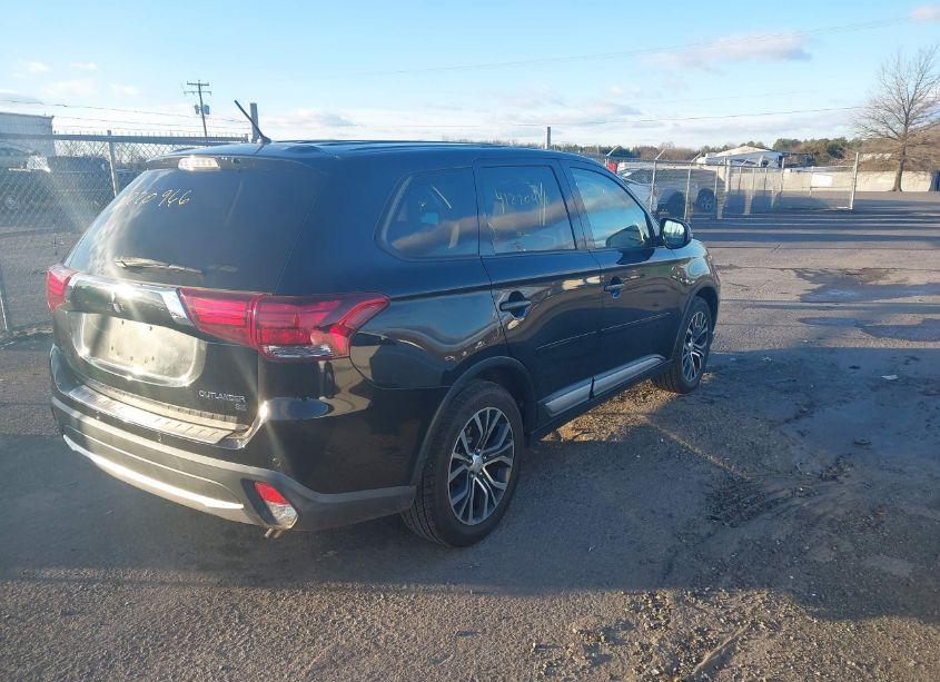Photo 4 of 2016 Mitsubishi Outlander SE (VIN JA4AD3A30GZ006917)