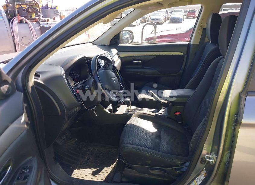 Photo 12 of 2016 Mitsubishi Outlander SE (VIN JA4AD3A30GZ033406)