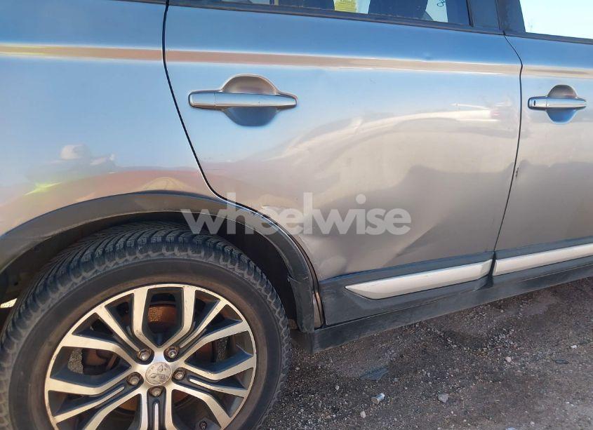 Photo 16 of 2016 Mitsubishi Outlander SE (VIN JA4AD3A30GZ033406)