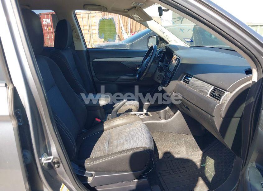 Photo 5 of 2016 Mitsubishi Outlander SE (VIN JA4AD3A30GZ033406)