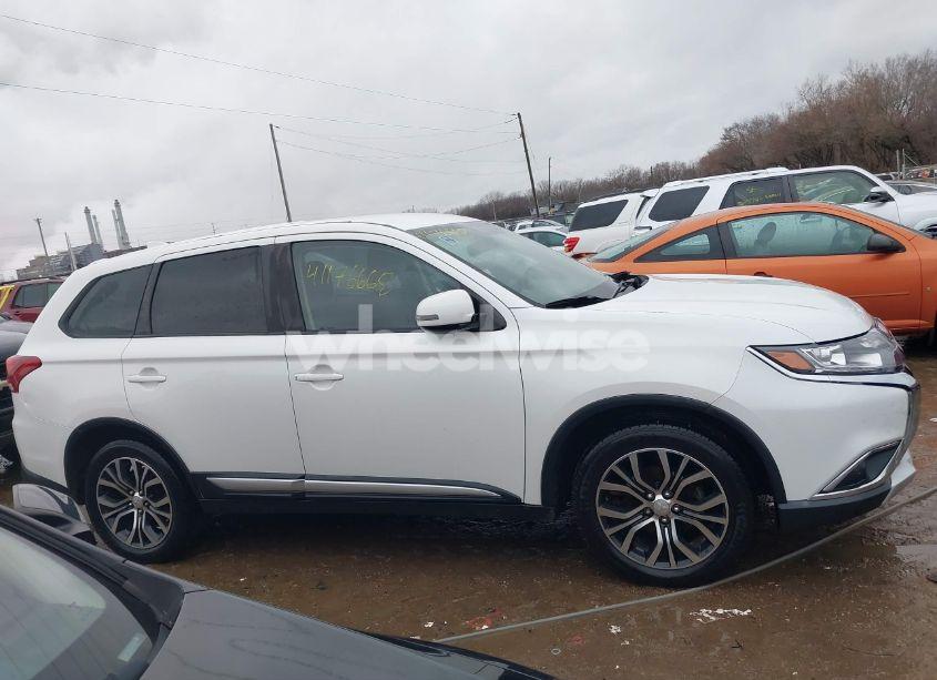 Photo 13 of 2017 Mitsubishi Outlander SE (VIN JA4AD3A30HZ061840)