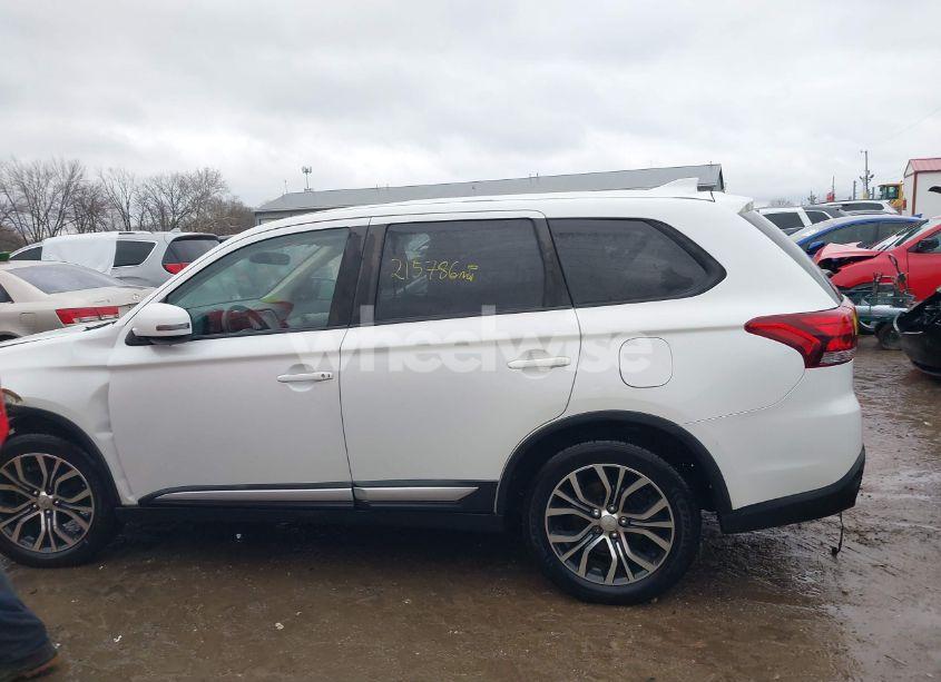Photo 14 of 2017 Mitsubishi Outlander SE (VIN JA4AD3A30HZ061840)