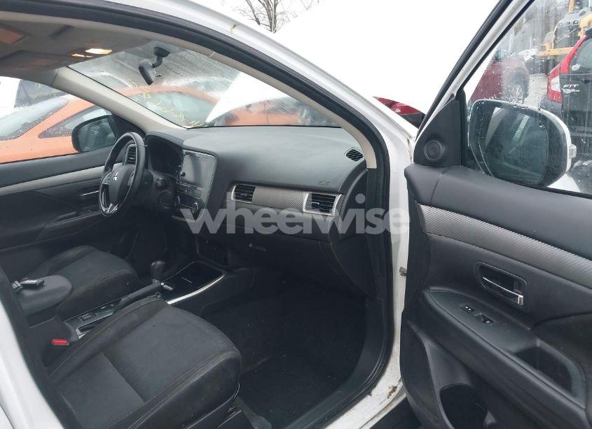 Photo 5 of 2017 Mitsubishi Outlander SE (VIN JA4AD3A30HZ061840)