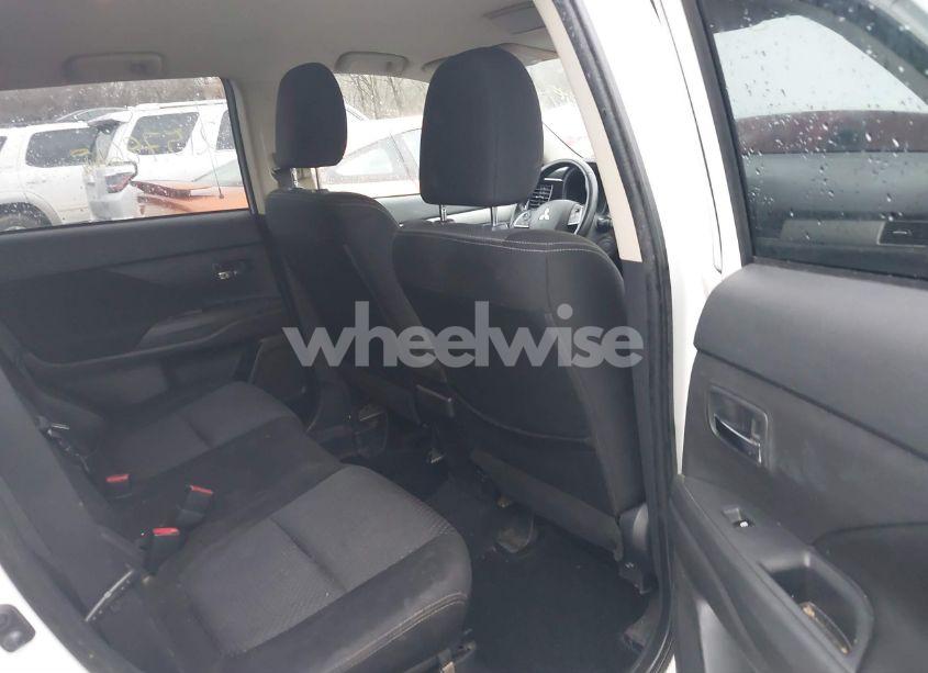 Photo 8 of 2017 Mitsubishi Outlander SE (VIN JA4AD3A30HZ061840)