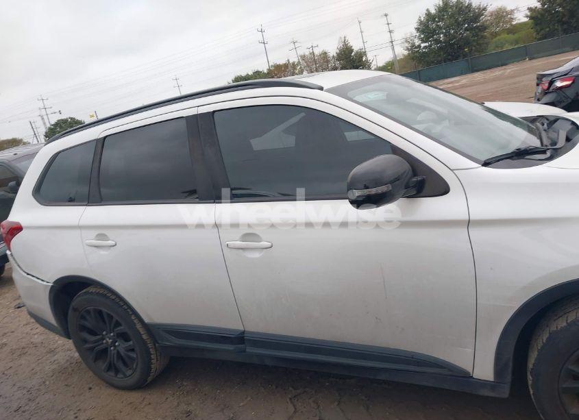 Photo 14 of 2018 Mitsubishi Outlander LE (VIN JA4AD3A30JZ021442)