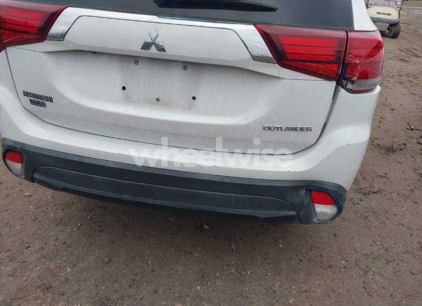Photo 18 of 2018 Mitsubishi Outlander LE (VIN JA4AD3A30JZ021442)
