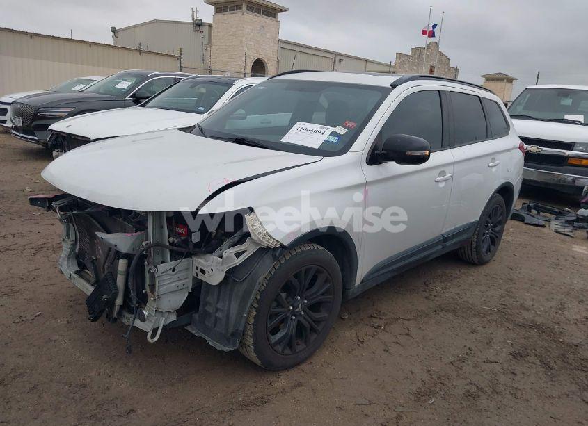 Photo 2 of 2018 Mitsubishi Outlander LE (VIN JA4AD3A30JZ021442)