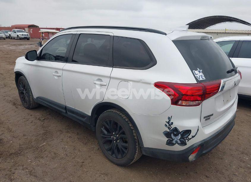 Photo 3 of 2018 Mitsubishi Outlander LE (VIN JA4AD3A30JZ021442)