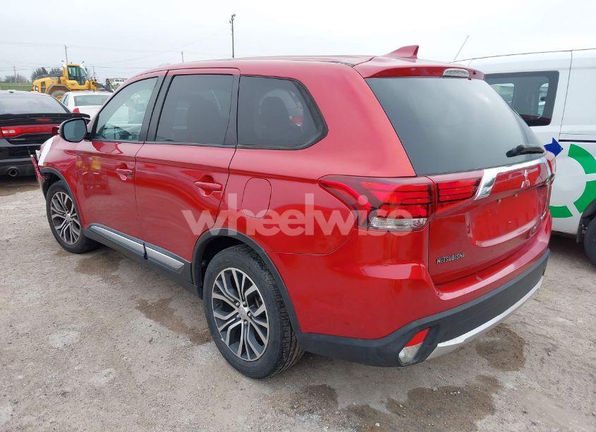 Photo 3 of 2018 Mitsubishi Outlander SE (VIN JA4AD3A30JZ041884)
