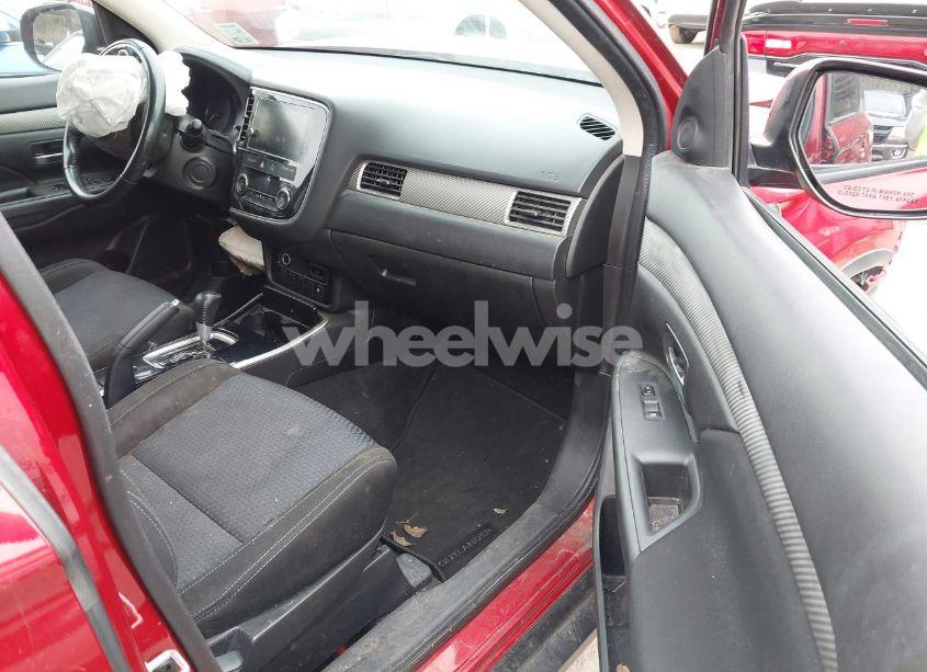 Photo 5 of 2018 Mitsubishi Outlander SE (VIN JA4AD3A30JZ041884)