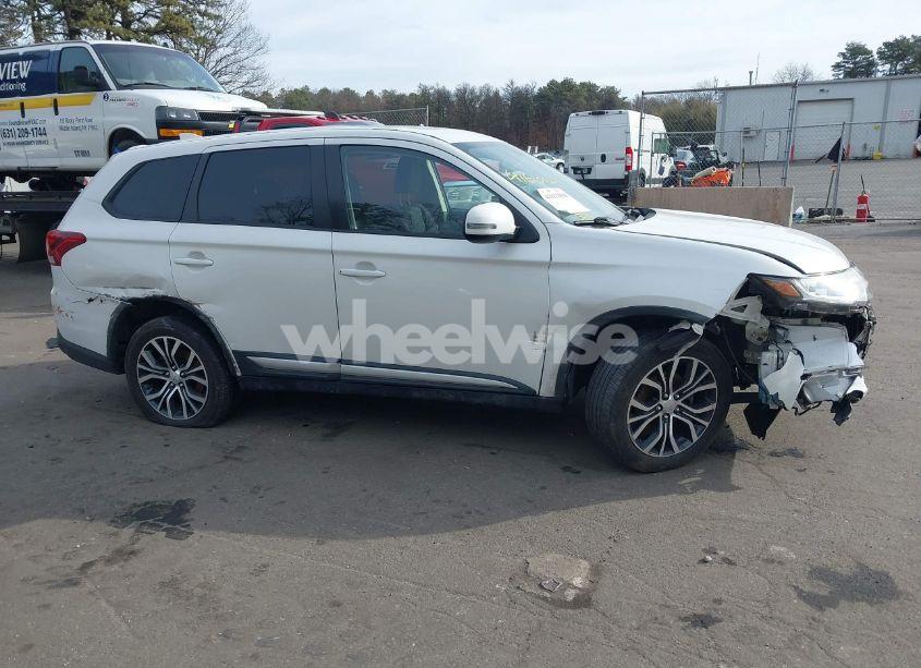 Photo 13 of 2018 Mitsubishi Outlander SE (VIN JA4AD3A30JZ063299)