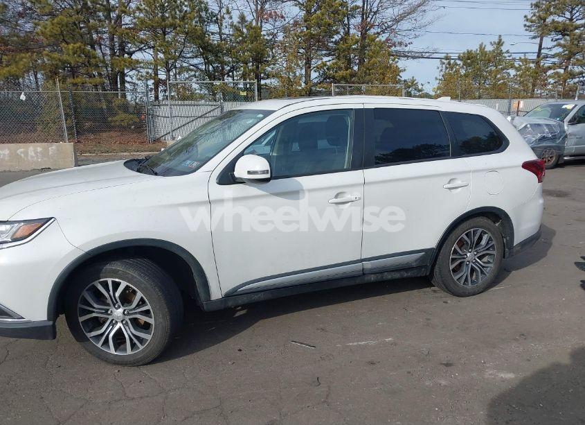 Photo 14 of 2018 Mitsubishi Outlander SE (VIN JA4AD3A30JZ063299)