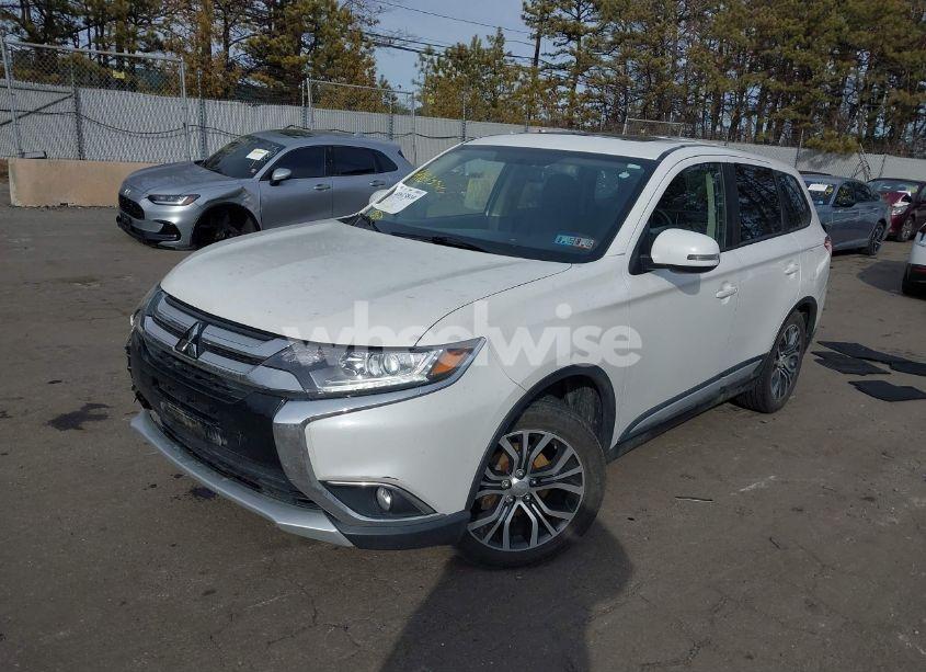 Photo 2 of 2018 Mitsubishi Outlander SE (VIN JA4AD3A30JZ063299)