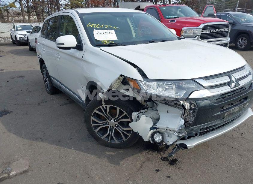 Photo 6 of 2018 Mitsubishi Outlander SE (VIN JA4AD3A30JZ063299)