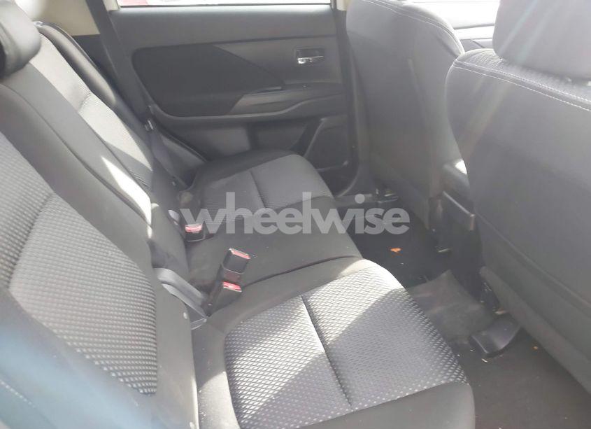 Photo 8 of 2018 Mitsubishi Outlander SE (VIN JA4AD3A30JZ063299)