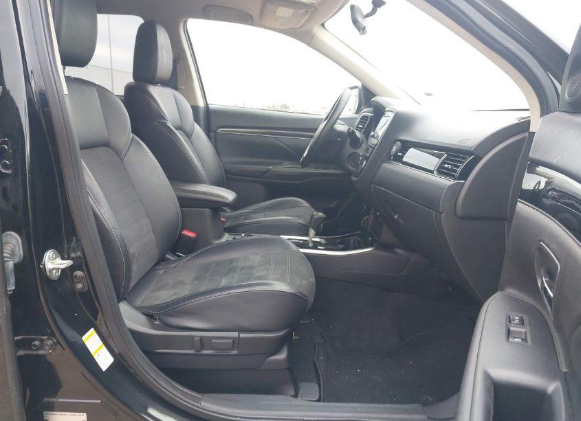 Photo 5 of 2019 Mitsubishi Outlander SE (VIN JA4AD3A30KZ019045)