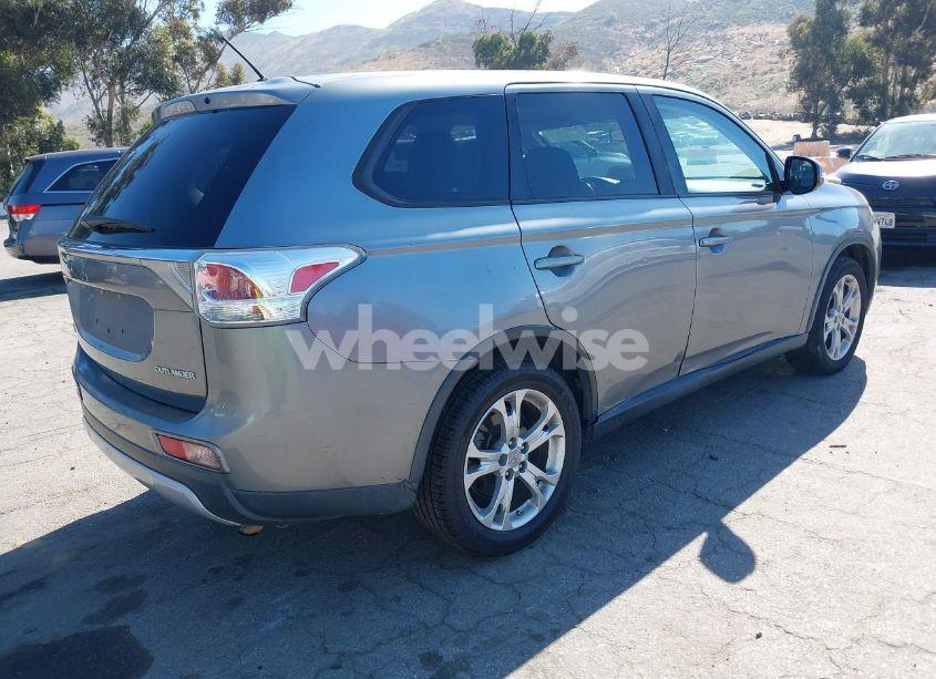 Photo 4 of 2015 Mitsubishi Outlander SE (VIN JA4AD3A31FZ010389)