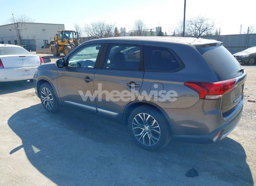 Photo 3 of 2016 Mitsubishi Outlander SE (VIN JA4AD3A31GZ013312)