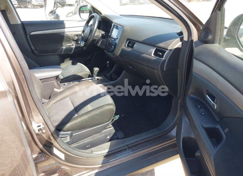 Photo 5 of 2016 Mitsubishi Outlander SE (VIN JA4AD3A31GZ013312)