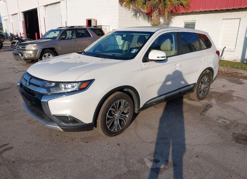 Photo 2 of 2016 Mitsubishi Outlander SE (VIN JA4AD3A31GZ047704)