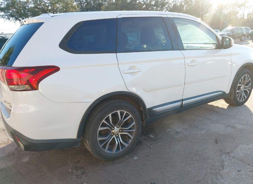 Photo 6 of 2016 Mitsubishi Outlander SE (VIN JA4AD3A31GZ047704)