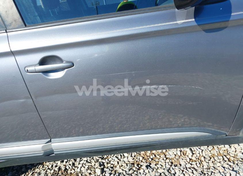 Photo 13 of 2016 Mitsubishi Outlander SEL (VIN JA4AD3A31GZ063272)