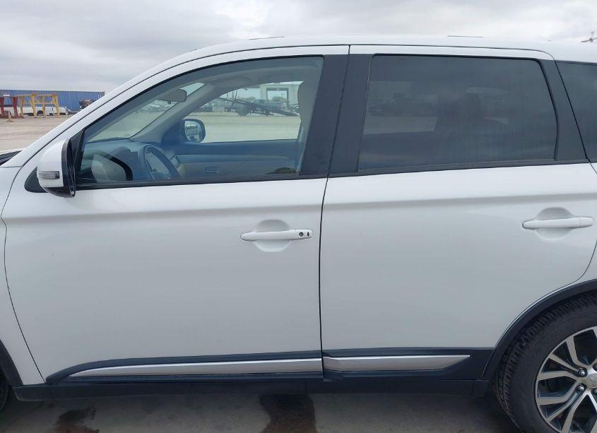 Photo 15 of 2017 Mitsubishi Outlander SE (VIN JA4AD3A31HZ058915)